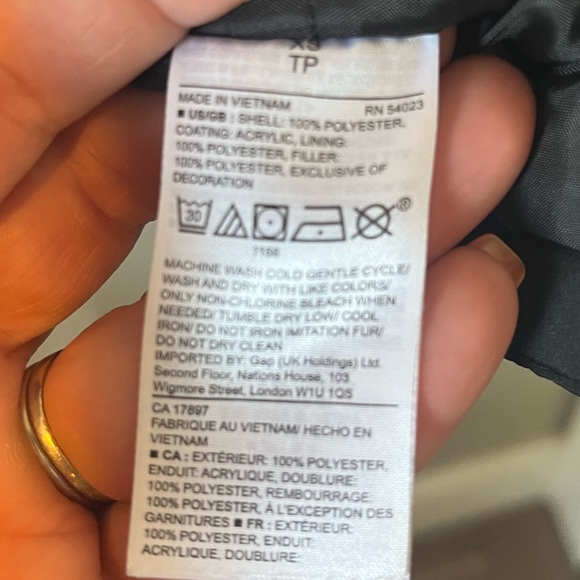 GAP woman’s XS black zip fur hood puffer vest jacket - Picture 7 of 7